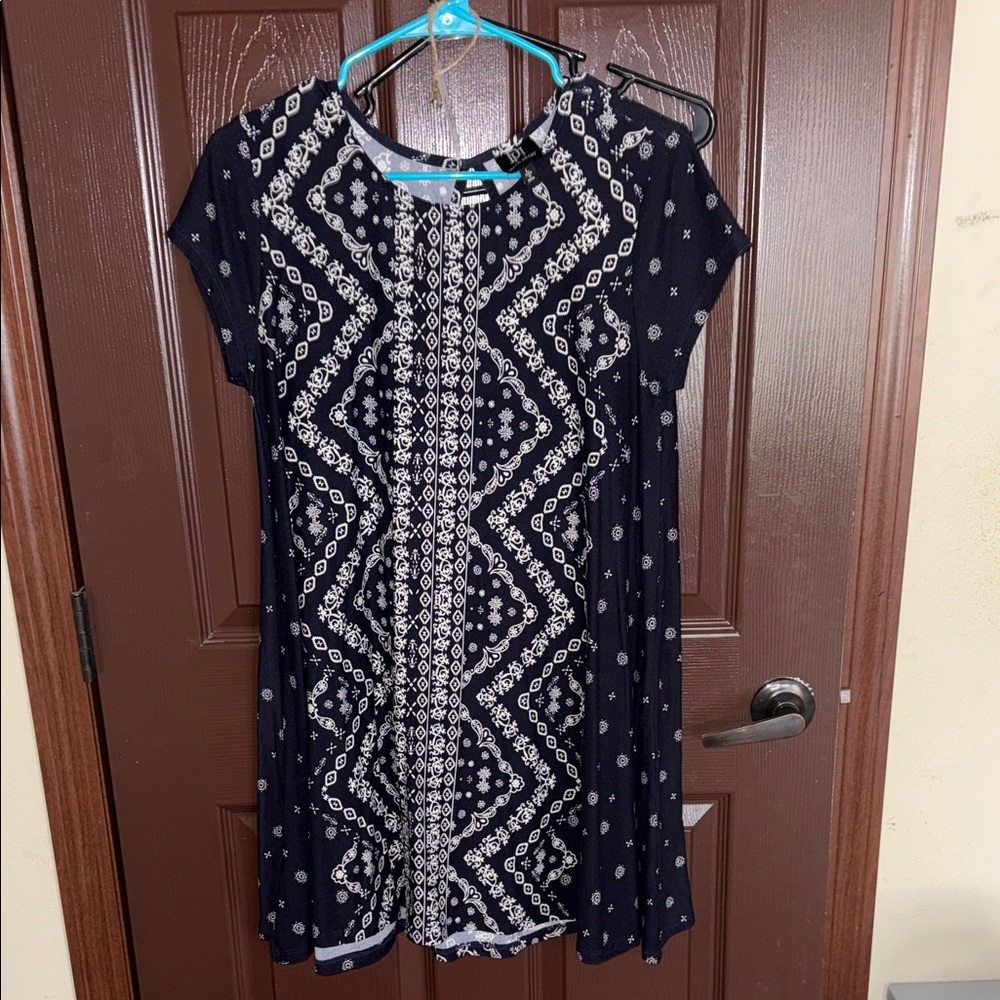 154–Derek Heart Dark Blue and White Patterned Dress